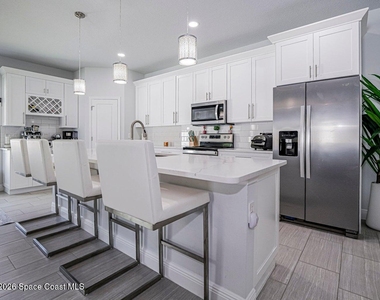 3010 Eldron Boulevard Se - Photo Thumbnail 1