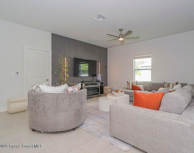 3010 Eldron Boulevard Se - Photo Thumbnail 10
