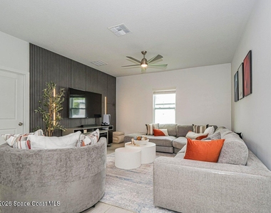 3010 Eldron Boulevard Se - Photo Thumbnail 2