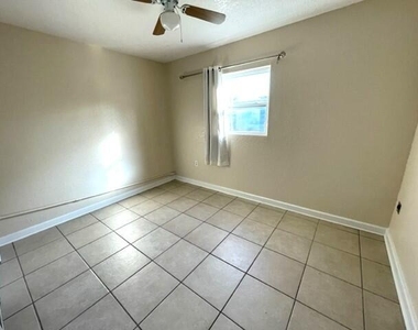 2127 Smathers Circle N - Photo Thumbnail 8
