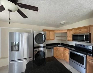 2127 Smathers Circle N - Photo Thumbnail 4