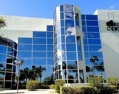 2127 Smathers Circle N - Photo Thumbnail 12