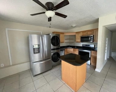 2127 Smathers Circle N - Photo Thumbnail 3