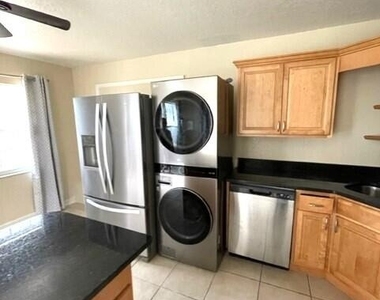 2127 Smathers Circle N - Photo Thumbnail 5