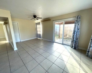 2127 Smathers Circle N - Photo Thumbnail 2