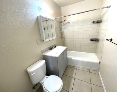 2127 Smathers Circle N - Photo Thumbnail 7