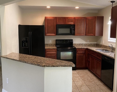 481 Harrington Street Sw - Photo Thumbnail 3