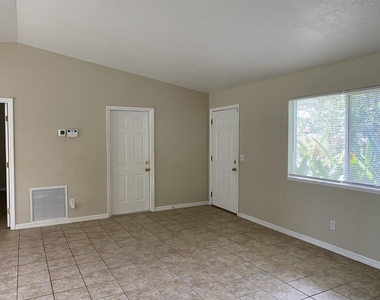 481 Harrington Street Sw - Photo Thumbnail 4