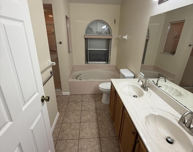 3022 Pebble Creek Street - Photo Thumbnail 7