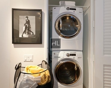 West 39th Street - Photo Thumbnail 3