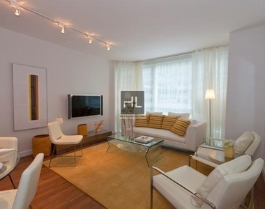 West 39th Street - Photo Thumbnail 1