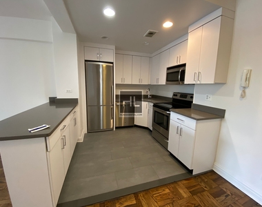 East 69 Street - Photo Thumbnail 4