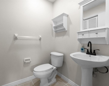 15319 W Pond Woods Drive - Photo Thumbnail 16