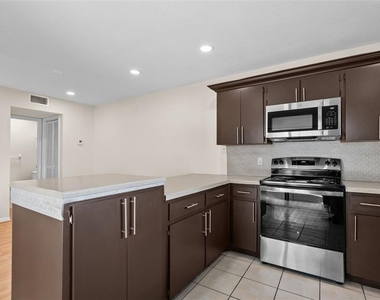 15319 W Pond Woods Drive - Photo Thumbnail 14