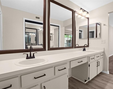15319 W Pond Woods Drive - Photo Thumbnail 26