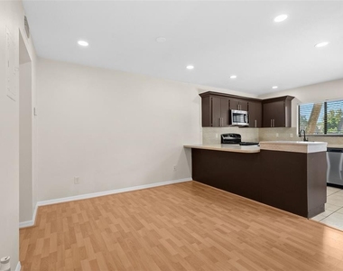 15319 W Pond Woods Drive - Photo Thumbnail 10