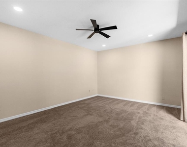 15319 W Pond Woods Drive - Photo Thumbnail 19