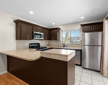 15319 W Pond Woods Drive - Photo Thumbnail 11
