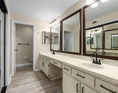 15319 W Pond Woods Drive - Photo Thumbnail 22