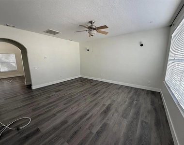 3116 Toscana Circle - Photo Thumbnail 3