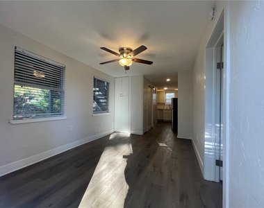 3734 Burlington Avenue N - Photo Thumbnail 12