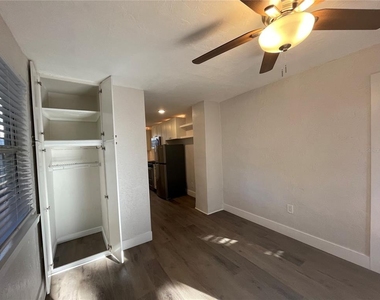 3734 Burlington Avenue N - Photo Thumbnail 14