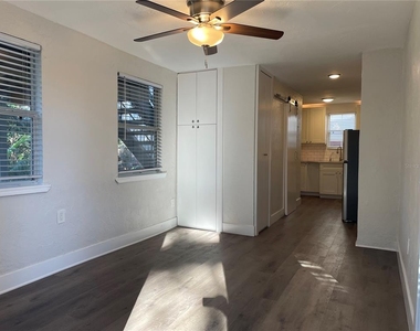 3734 Burlington Avenue N - Photo Thumbnail 2