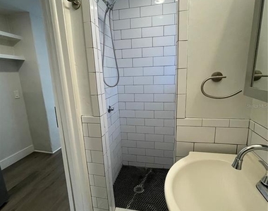 3734 Burlington Avenue N - Photo Thumbnail 9