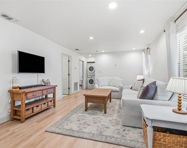 3913 W Wallace Avenue - Photo Thumbnail 5