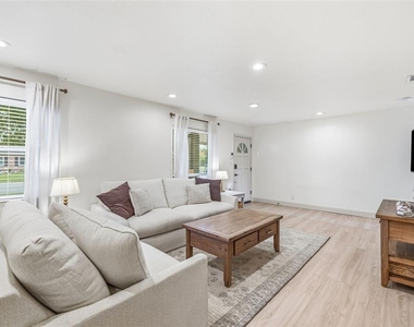 3913 W Wallace Avenue - Photo Thumbnail 6