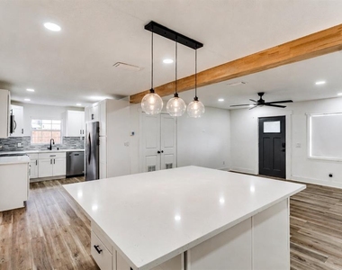 113 Inwood Circle - Photo Thumbnail 3