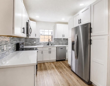 113 Inwood Circle - Photo Thumbnail 4