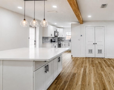 113 Inwood Circle - Photo Thumbnail 5