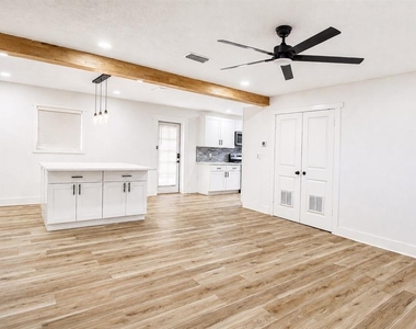113 Inwood Circle - Photo Thumbnail 2