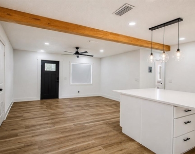 113 Inwood Circle - Photo Thumbnail 7