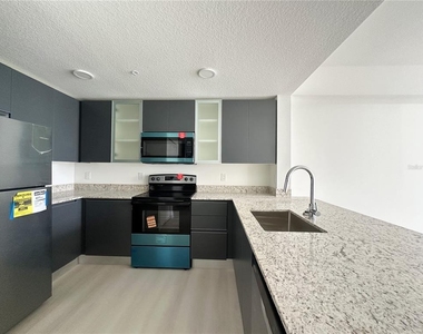 5563 Millenia Park Blvd - Photo Thumbnail 5