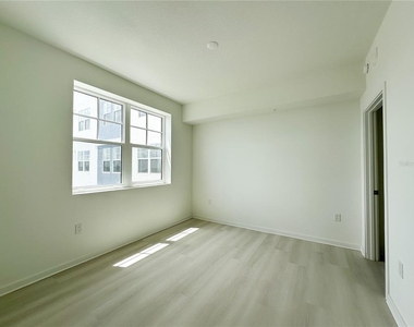 5563 Millenia Park Blvd - Photo Thumbnail 10