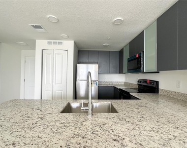 5563 Millenia Park Blvd - Photo Thumbnail 4