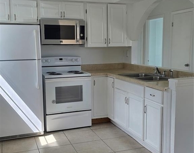 294 Valencia Avenue - Photo Thumbnail 2