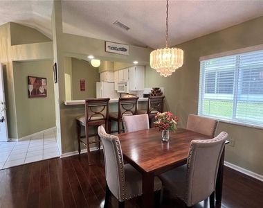 1918 Nw 50th Circle - Photo Thumbnail 7
