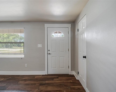 2201 Camellia Drive - Photo Thumbnail 6