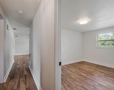 2201 Camellia Drive - Photo Thumbnail 13