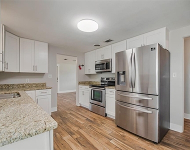 2201 Camellia Drive - Photo Thumbnail 11