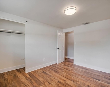 2201 Camellia Drive - Photo Thumbnail 15