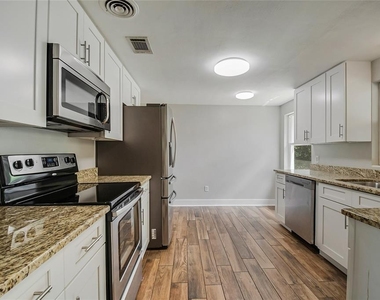 2201 Camellia Drive - Photo Thumbnail 10