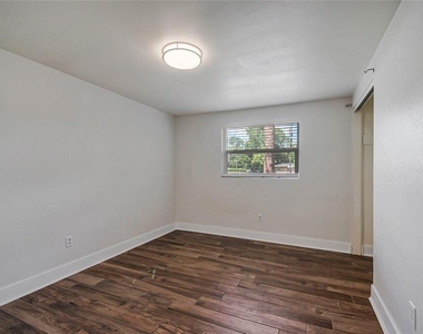 2201 Camellia Drive - Photo Thumbnail 14