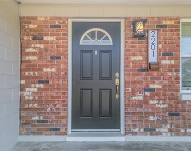 2201 Camellia Drive - Photo Thumbnail 5
