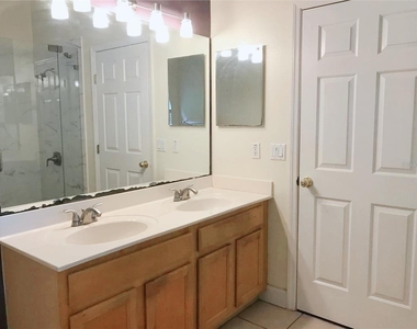 4931 Marbella Isle Drive - Photo Thumbnail 9