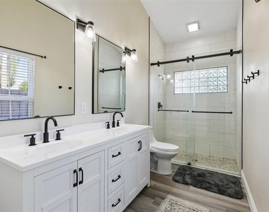 7610 Heathfield Court - Photo Thumbnail 12