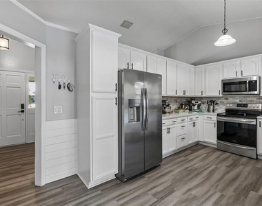 7610 Heathfield Court - Photo Thumbnail 7